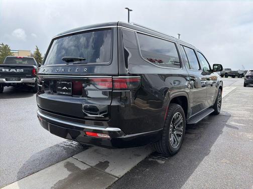 Diamond Black Crystal Pearlcoat 2023 Jeep Wagoneer L Series II 4x4