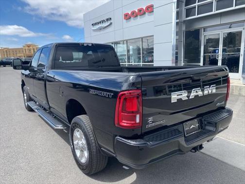 2025 RAM 2500 Big Horn Crew Cab 4x4 8' Box