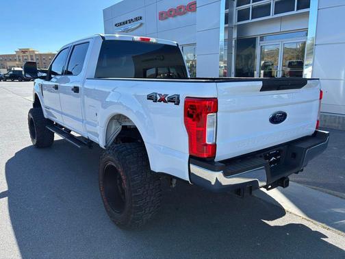 Oxford White 2019 Ford F-250 XLT