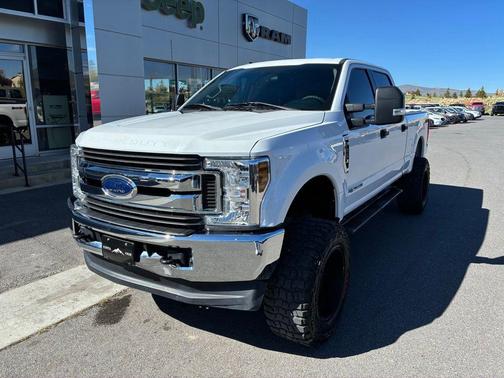 Oxford White 2019 Ford F-250 XLT