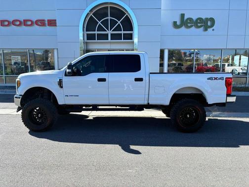 Oxford White 2019 Ford F-250 XLT