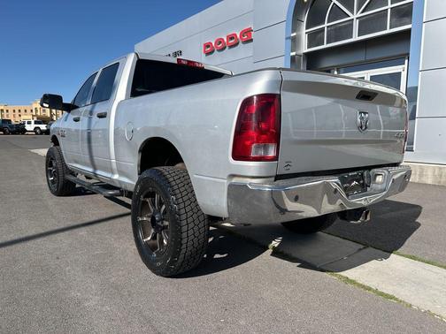 2017 RAM 2500 Tradesman Crew Cab 4x4 6'4' Box