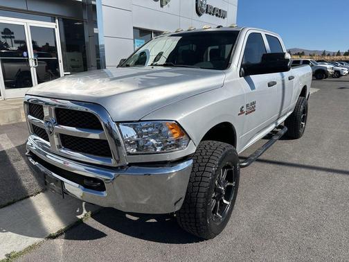 2017 RAM 2500 Tradesman Crew Cab 4x4 6'4' Box