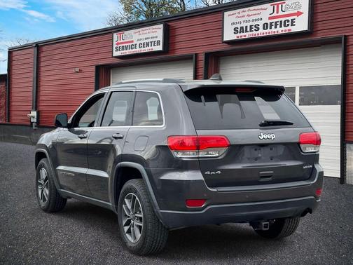 Granite Crystal Metallic Clearcoat 2019 Jeep Grand Cherokee Laredo
