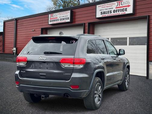 Granite Crystal Metallic Clearcoat 2019 Jeep Grand Cherokee Laredo