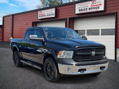Black 2018 RAM 1500 SLT