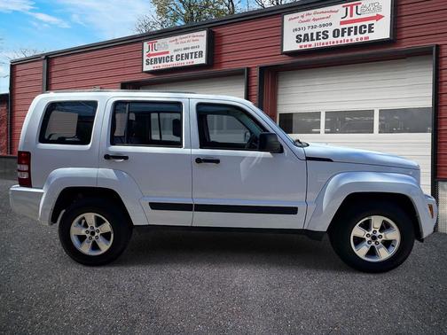 Bright White 2011 Jeep Liberty Sport