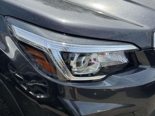 Ice Silver Metallic 2019 Subaru Forester Premium