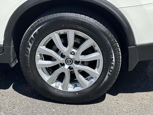 Brilliant Silver 2018 Nissan Rogue SV