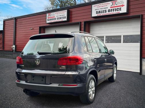 Deep Black Pearl 2016 Volkswagen Tiguan S