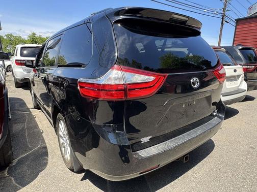 Midnight Black Metallic 2016 Toyota Sienna XLE