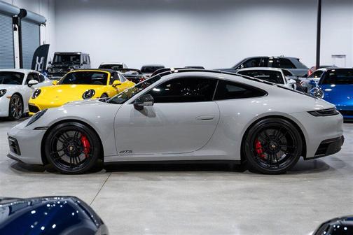 2022 Porsche 911 Carrera 4 GTS