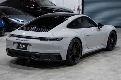 2022 Porsche 911 Carrera 4 GTS