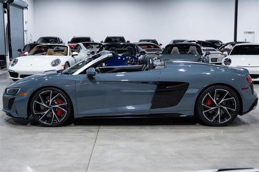 Kemora Gray Metallic 2022 Audi R8 5.2 V10 performance
