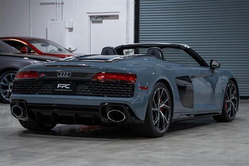 Kemora Gray Metallic 2022 Audi R8 5.2 V10 performance