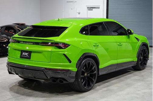 2021 Lamborghini Urus Pearl Capsule