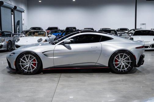 Lightning Silver 2019 Aston Martin Vantage