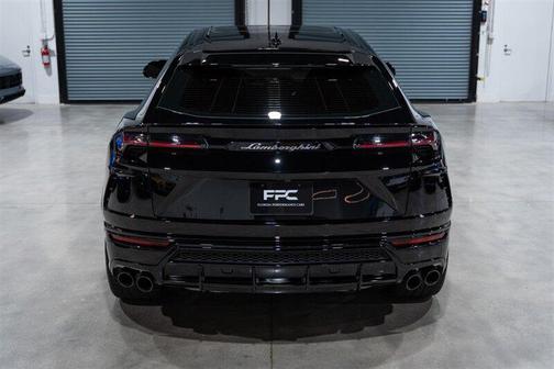 2022 Lamborghini Urus 