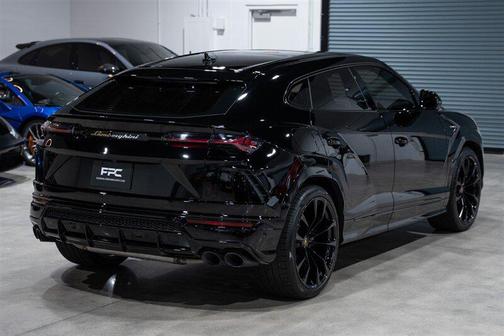 2022 Lamborghini Urus 