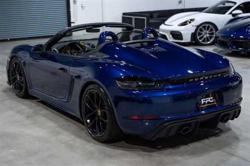 Gentian Blue Metallic 2020 Porsche 718 Spyder Spyder