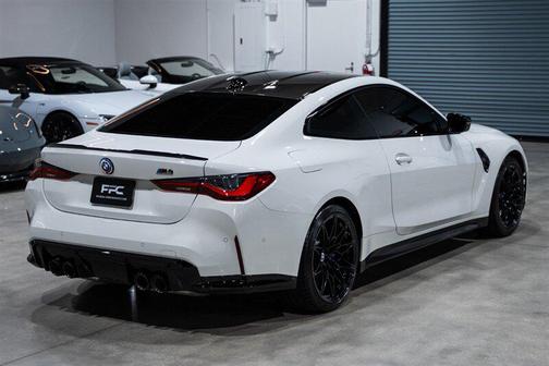 Alpine White 2022 BMW M4 Competition xDrive