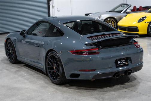 2018 Porsche 911 Carrera GTS