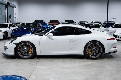 Racing Yellow 2015 Porsche 911 GT3
