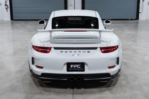 Racing Yellow 2015 Porsche 911 GT3