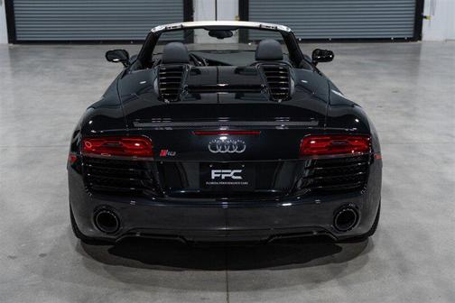 Phantom Black Pearl Effect 2014 Audi R8 4.2 Spyder quattro