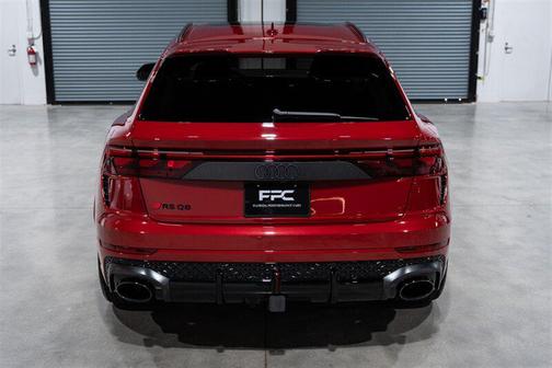 Chili Red Metallic 2025 Audi RS Q8 4.0T