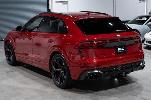 Chili Red Metallic 2025 Audi RS Q8 4.0T