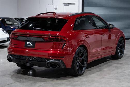 Chili Red Metallic 2025 Audi RS Q8 4.0T