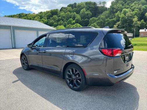 2018 Chrysler Pacifica Touring-L