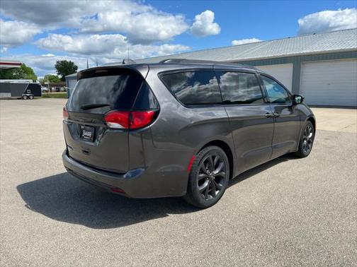 2018 Chrysler Pacifica Touring-L