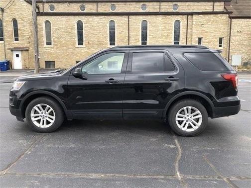 Photo 2 of 27 of 2017 Ford Explorer Base