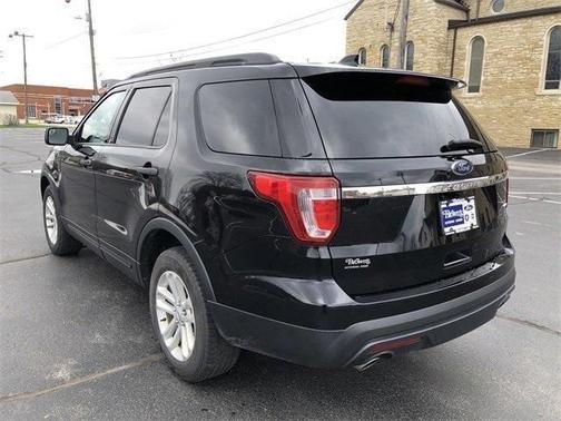 Photo 3 of 27 of 2017 Ford Explorer Base