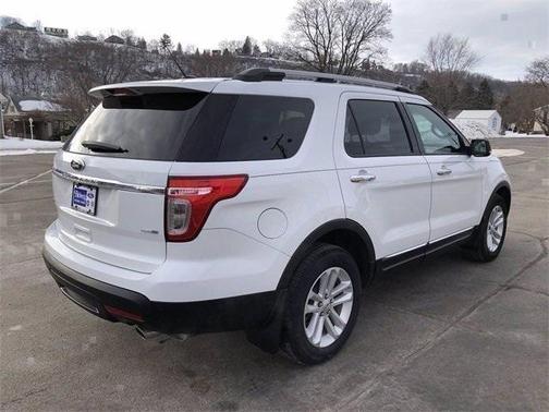 Photo 5 of 28 of 2014 Ford Explorer XLT