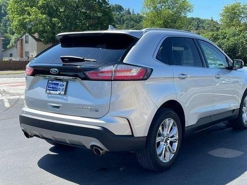 Photo 4 of 21 of 2019 Ford Edge Titanium