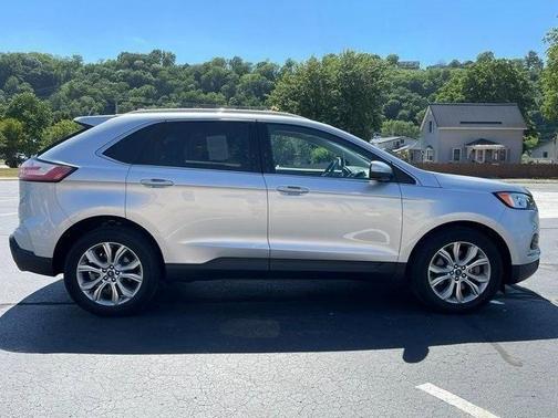 Photo 5 of 21 of 2019 Ford Edge Titanium