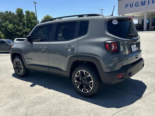 Sting-Gray Clearcoat 2023 Jeep Renegade Upland