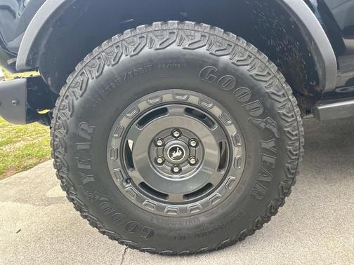 SHADOW BLACK 2024 Ford Bronco Badlands