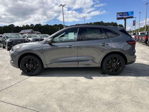 2026 Ford Escape ST-Line Elite