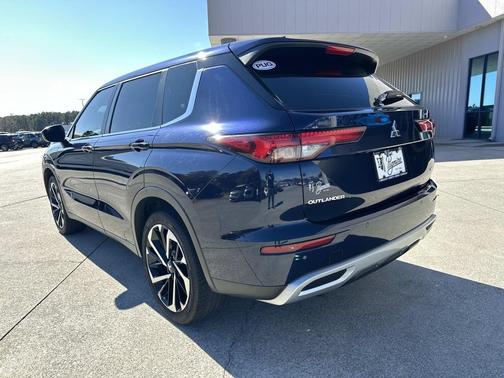 2024 Mitsubishi Outlander SE