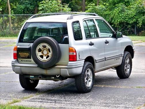 2002 Chevrolet Tracker 4-Door Hardtop 4WD