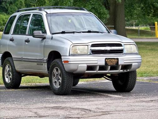 2002 Chevrolet Tracker 4-Door Hardtop 4WD