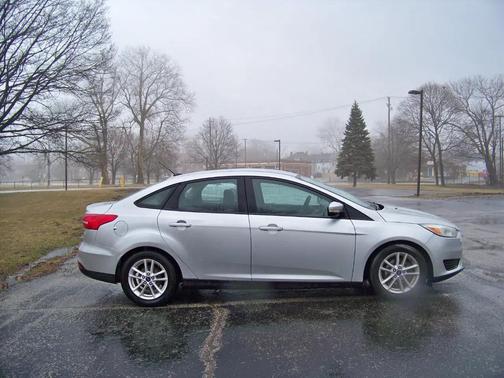 Ingot Silver 2016 Ford Focus SE