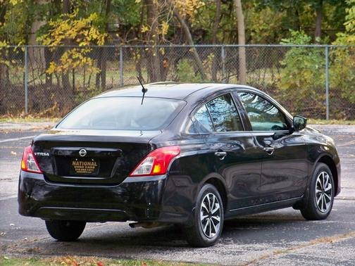 Super Black 2019 Nissan Versa 1.6 S