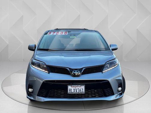 2020 Toyota Sienna SE