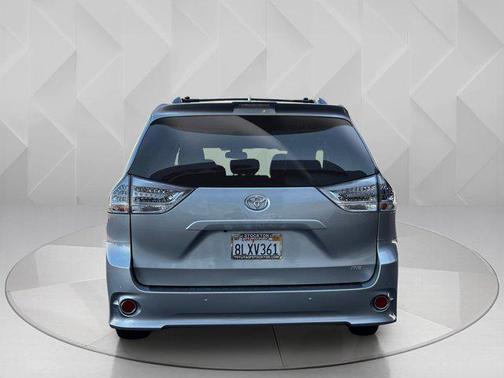 2020 Toyota Sienna SE