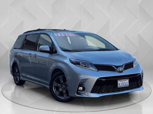 2020 Toyota Sienna SE